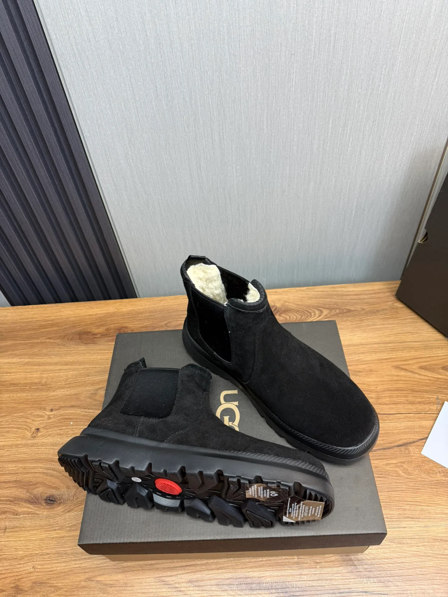 Men's shoes 💰480💰 [UGG] Hot winter warm boots 🐑Purely hand-stitched! Simple and stylish design, frosted cowhide➕Comfortable and warm wool➕UGG original outsole‼ ️Soft and comfortable to wear, with good warmth retention and excellent foot feel. 41-47 positive code